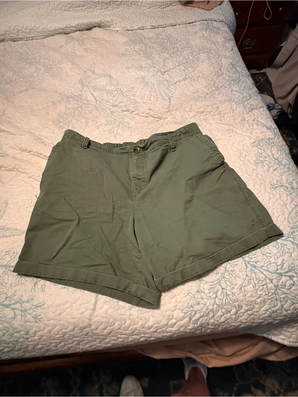 Old Navy Olive Green Shorts Size L Elastic Waist Casual Utility Style
Descripti